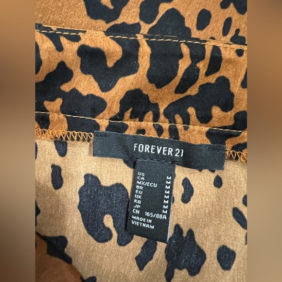 Forever 21 Cheetah skirt size M semi new - Picture 6 of 7